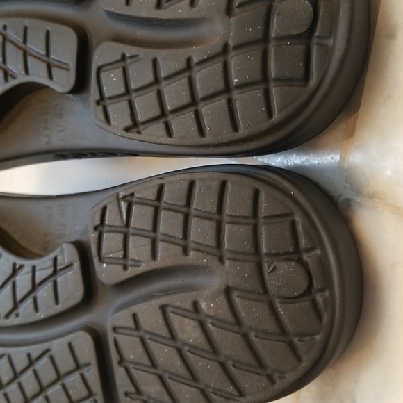 OOFAS RECOVERY SANDALS - Picture 6 of 7